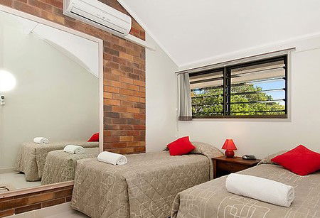 Glen Eden Beach Resort - Casino Accommodation 3