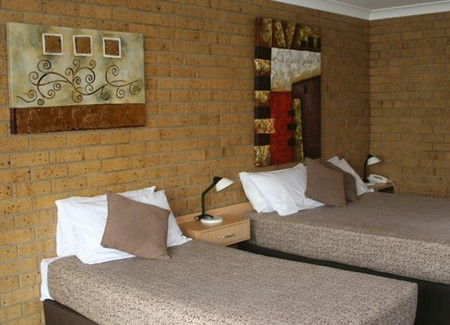 Airport Admiralty Motel - YWait Travel 1