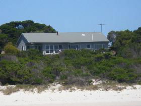 Island Beach SA Accommodation Yamba