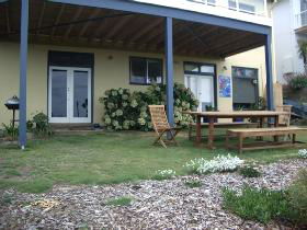 Victor Apartments - Cheri-On-Sea Apartment - YWait Travel 0