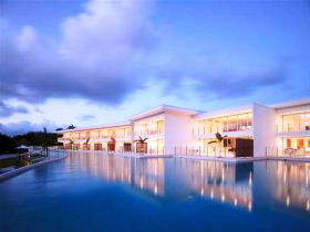 Pool Port Douglas - YWait Travel 0