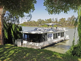 Moving Waters Self Contained Moored Houseboat - Accommodation Brisbane 0