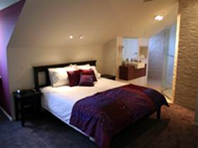 Merlot & Verdelho - Accommodation Broken Hill 0