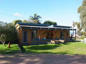Casuarina Coastal Units - Carnarvon Accommodation 0