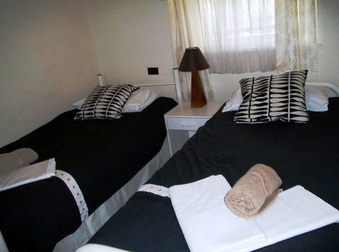 Beachside Apartment - Hove - WA Accommodation 3