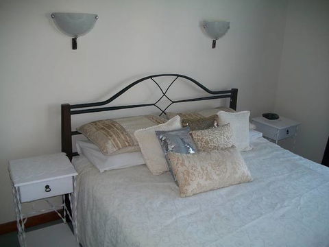 Beachside Apartment - Hove - WA Accommodation 5