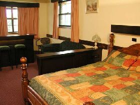 Olde Tudor Hotel - Townsville Tourism 0