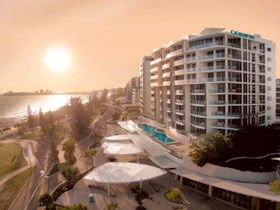 Oceans Mooloolaba Beach - YWait Travel 0
