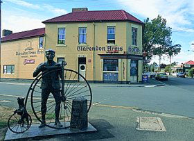 Clarendon Arms Hotel - Mackay Tourism 0