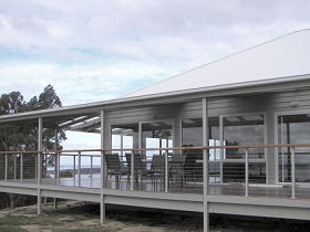 Resolution Vineyard House - Accommodation Port Hedland 0