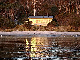 Harpers On The Beach - Whitsundays Tourism 0