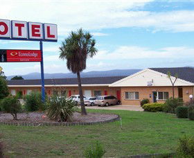 Econo Lodge Bayview Motel - YWait Travel 0