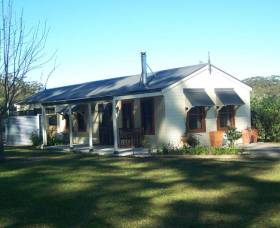 Hillcrest Cottage - Accommodation Airlie Beach 0