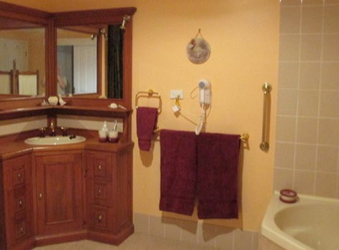 Azalea House B And B - Mount Gambier Accommodation 5