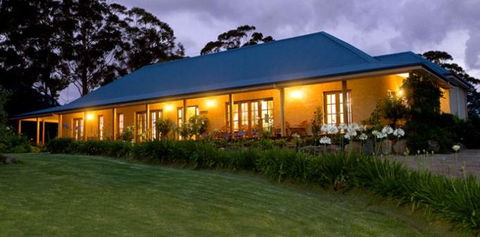 Acacia House Bed And Breakfast - YWait Travel 1