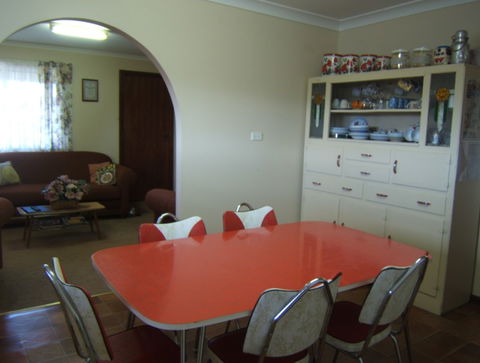 My Nannas Place - YWait Travel 0