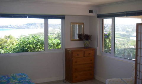 A Beach House Near Manly - YWait Travel 1