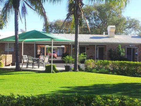 Waltzing Matilda Motor Inn - Whitsundays Tourism 1