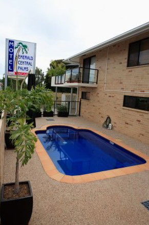 Emerald Central Palms Motel - YWait Travel 1