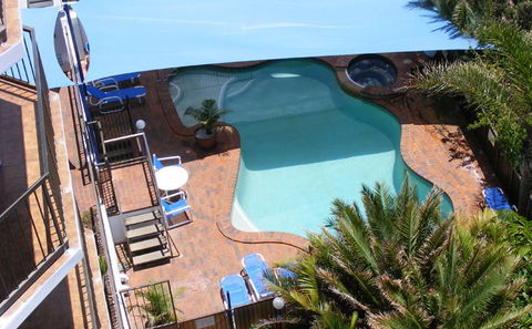 Beach Palms Holiday Apartments - Carnarvon Accommodation 2