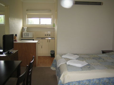 The Coasters Motel - Whitsundays Tourism 4