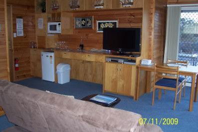 Bateau Bay Beachfront Luxury Accomodation - YWait Travel 2