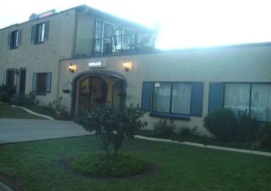 Golden Harvest Motel - YWait Travel 0