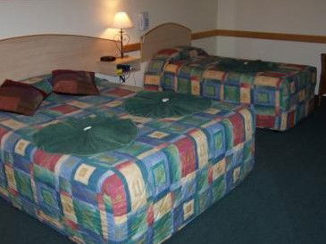 Golden Harvest Motel - YWait Travel 1