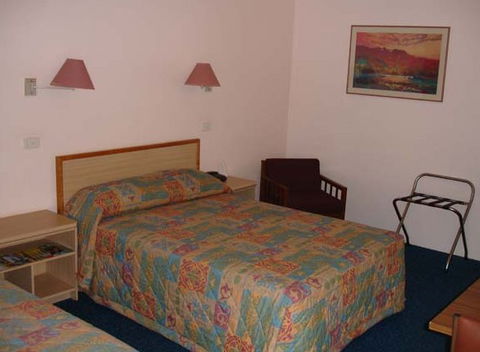 Poinciana Inn - Holiday Sydney 1