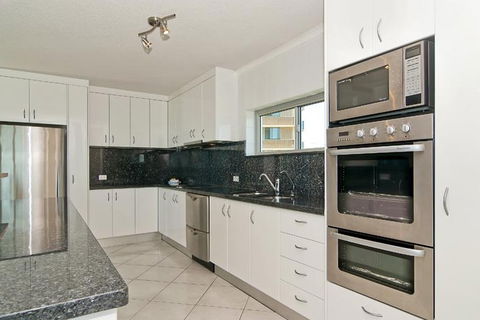 Chateau Royale Beach Resort - Carnarvon Accommodation 3