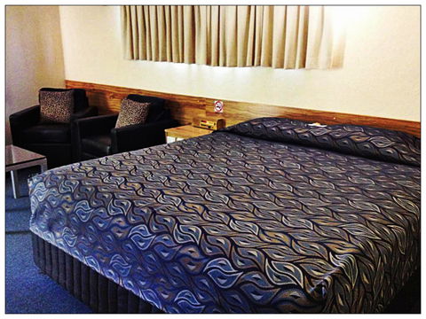 Emerald Meteor Motel - YWait Travel 2