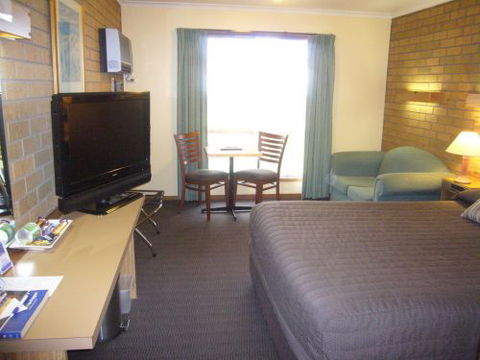 AAt 28 GOLDSMITH(Golden Chain Motel) - YWait Travel 2