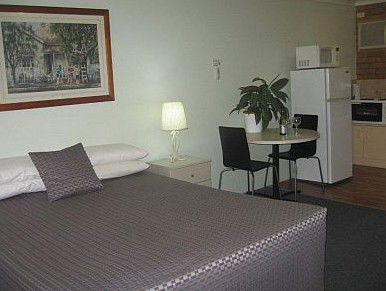 Paramount Motel And Serviced Apartments - Carnarvon Accommodation 4