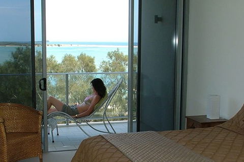 Space Holiday Apartments - Carnarvon Accommodation 3