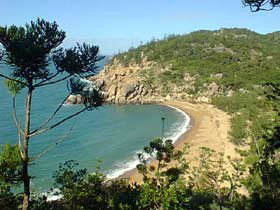 Magnetic Island Holiday Homes - Townsville Tourism 0