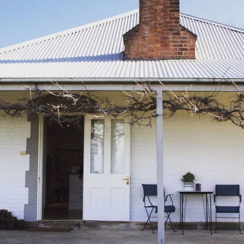 Old Schoolhouse Milton - Whitsundays Tourism 0