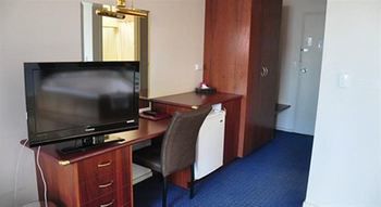City Park Hotel - Whitsundays Tourism 1