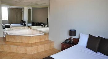 City Park Hotel - Whitsundays Tourism 3