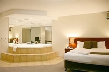 City Park Hotel - Whitsundays Tourism 10