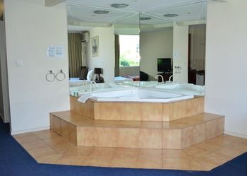 City Park Hotel - Whitsundays Tourism 17