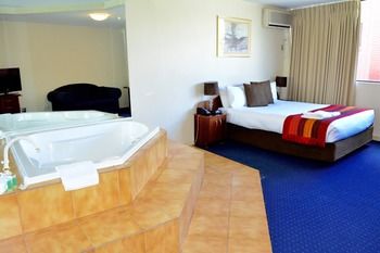 City Park Hotel - Whitsundays Tourism 21
