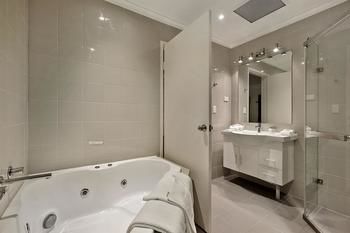 Best Western Plus Buckingham International - Accommodation Find 21