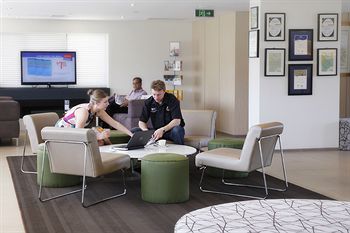 Alpha Hotel Eastern Creek - Whitsundays Tourism 2