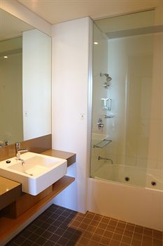 Alpha Hotel Eastern Creek - Whitsundays Tourism 17
