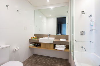 Alpha Hotel Eastern Creek - Whitsundays Tourism 23