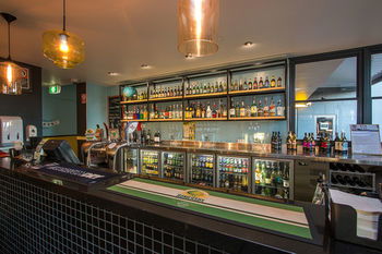 Alpha Hotel Eastern Creek - Whitsundays Tourism 25