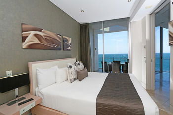 Oceans Mooloolaba - YWait Travel 9