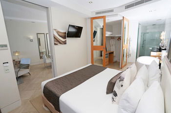 Oceans Mooloolaba - YWait Travel 10