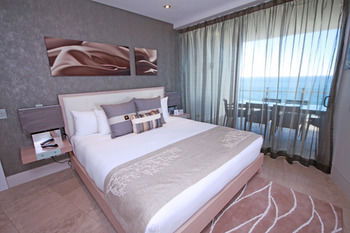 Oceans Mooloolaba - YWait Travel 20