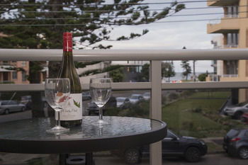 Manly Oceanside - YWait Travel 24